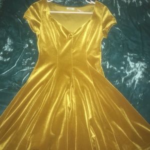 Kimchi Blue (UO) mustard velvet dress 💫👏